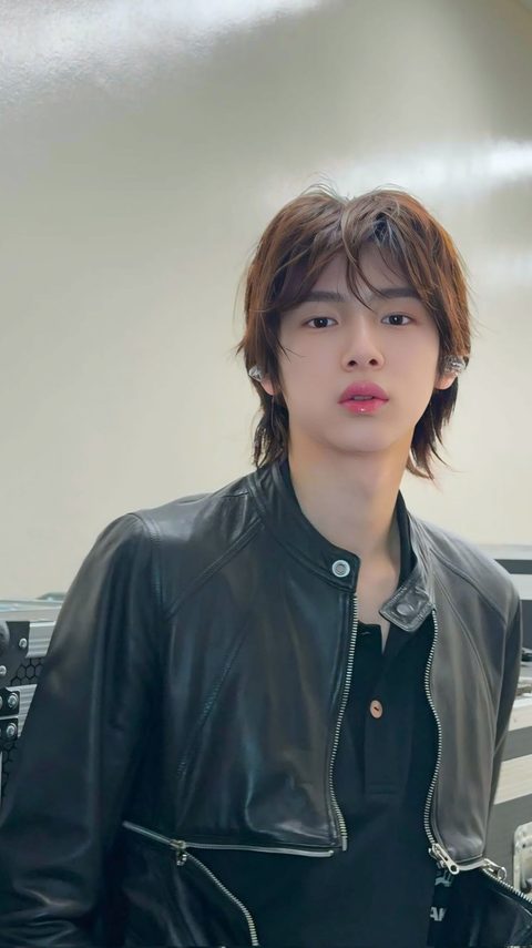 CORTIS Juhoon phone wallpaper, backstage at the live show in a black leather jacket