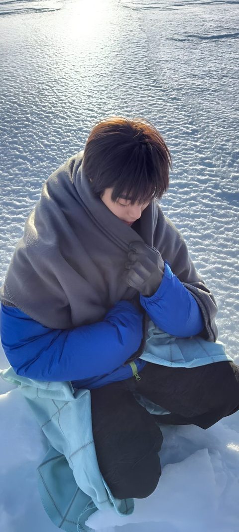CORTIS Keonho phone wallpaper, wrapped in a blanket in the snow