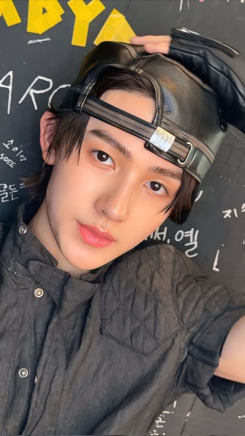 CORTIS Seonghyeon phone lock screen, backstage in a black leather cap