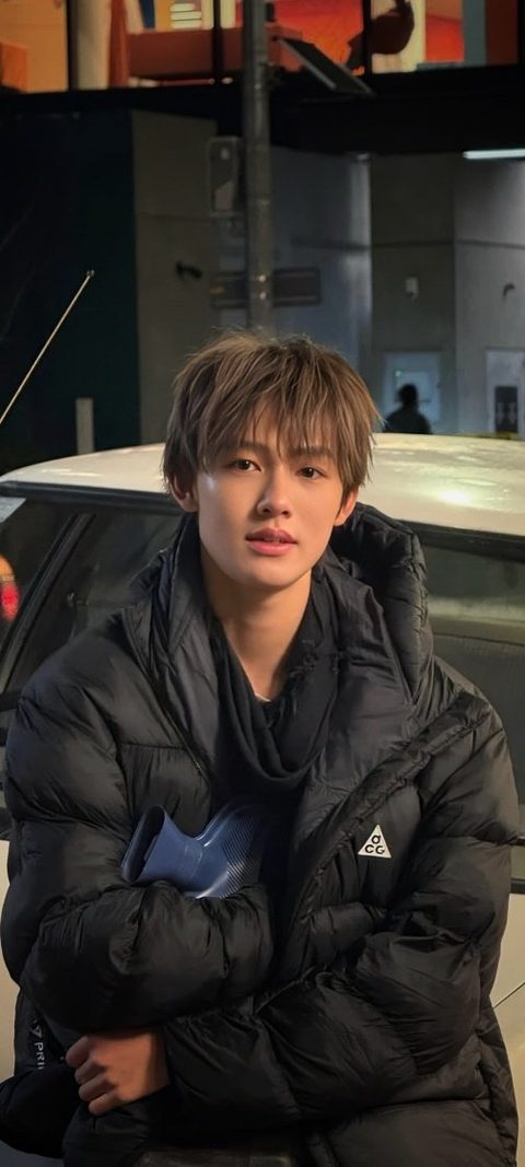 CORTIS Seonghyeon phone lock screen, black puffer jacket at night